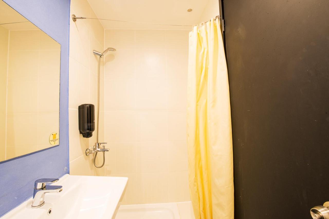 Habitación Doble con baño - 2 camas